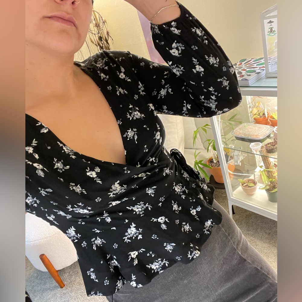 Floral Black and White Peplum Cropped Wrap Top Shirt